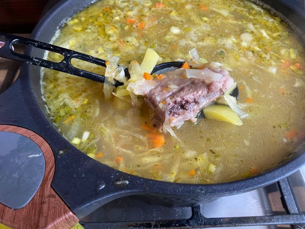 Искусство приготовления щей: как выбрать правильный момент для добавления капусты