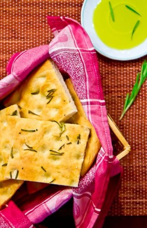 Фокачча с розмарином: простая домашняя выпечка на каждый день