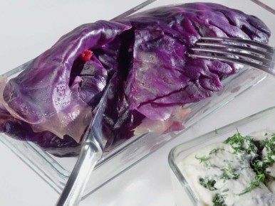 Ароматные голубцы из красной капусты с уткой, которые удивят вас