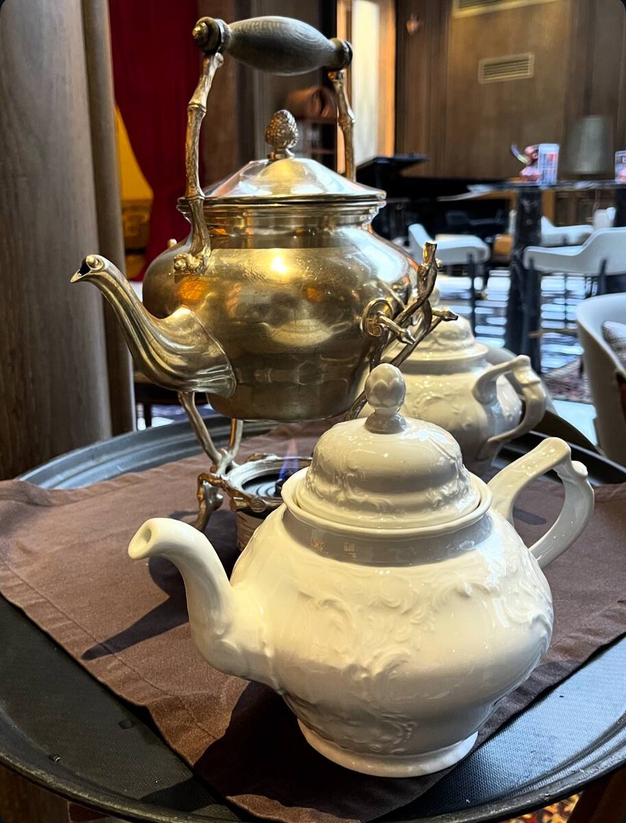 Завораживающее вдохновение русской чайной церемонии в баре 'Шаляпин'