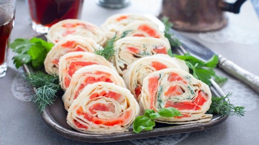 Лаваш с красной рыбой: быстрое угощение для любого повода