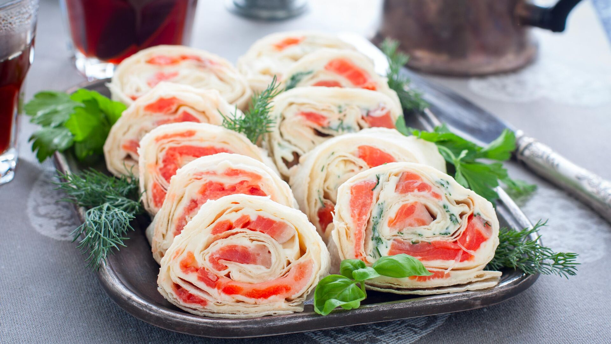 Лаваш с красной рыбой: быстрое угощение для любого повода