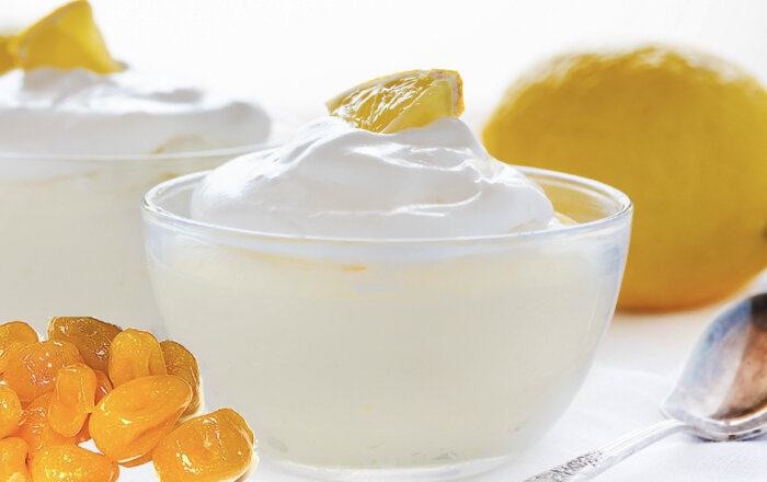 Нежный лимонный мусс: пять ингредиентов на минуту