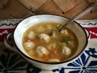 Бюджетный суп с фрикадельками и белыми грибами: простой и вкусный рецепт