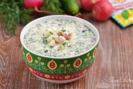 Воспоминания о детстве: как приготовить окрошку с жареной курицей