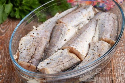 Минтай под шубой: пять вкусных рецептов для идеального ужина