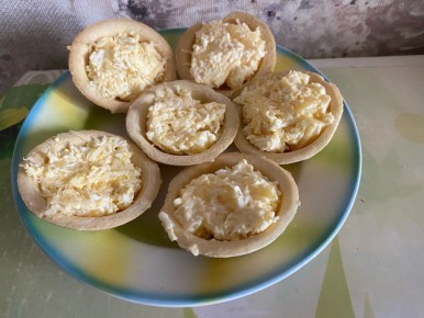 Вкусные тарталетки с ананасом и сыром: идеальное угощение для вечеринки