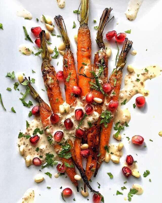 Запеченная морковь с кунжутным соусом