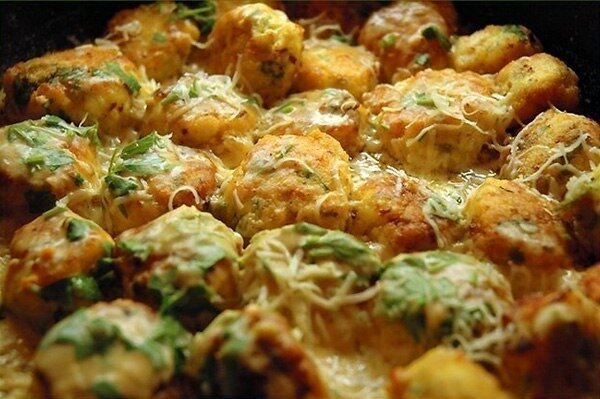 Нежные куриные шарики в сливочном соусе для идеального ужина