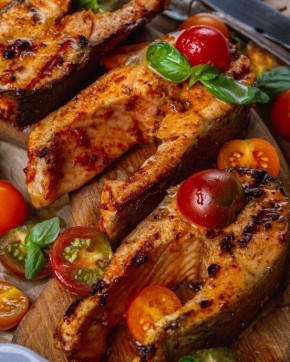 Изысканная форель с двумя соусами: просто и вкусно