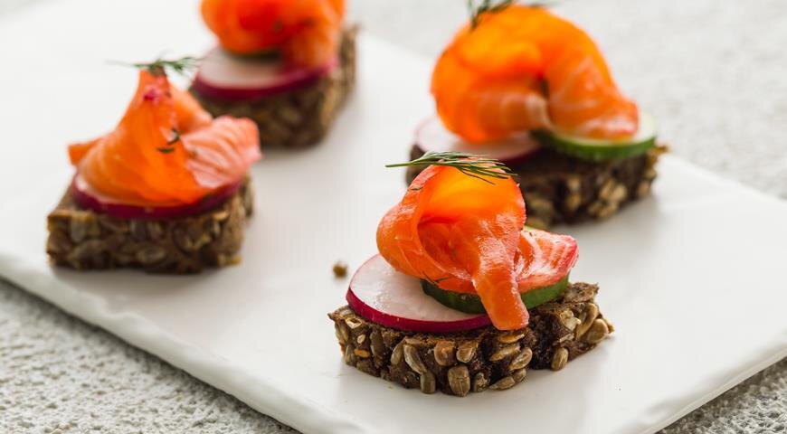 Вкусный маринад для красной рыбы к весенним праздникам