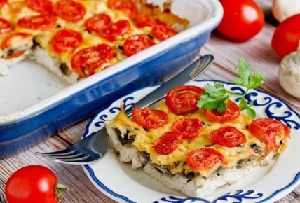 Запеченное куриное филе с грибами и помидорами: простой и вкусный рецепт
