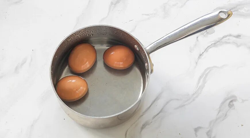 Сэндвич с печенью трески и яйцом: простой и вкусный рецепт