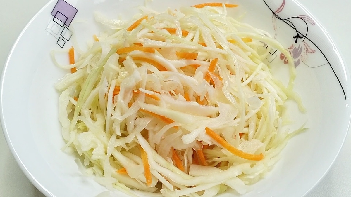 Квашеная капуста: простой рецепт с морковью и солью