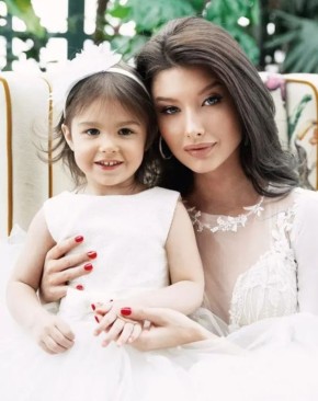 Как страх и паника не покидают Юлию Ван даже за границей