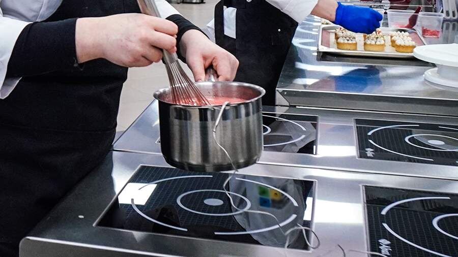 Как выбрать идеальную посуду для новогодних кулинарных шедевров