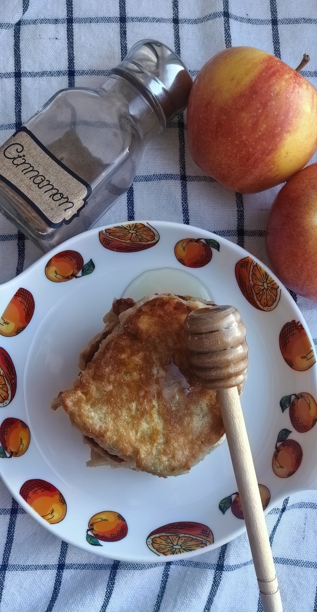 Яблочные оладьи: как утро превратить в осенний праздник