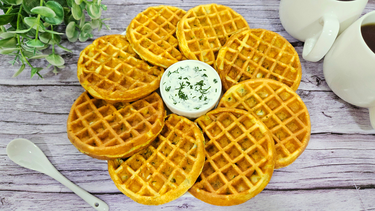 Здоровые вафли с яйцом и зелёным луком: идеальный перекус для любителей легких закусок
