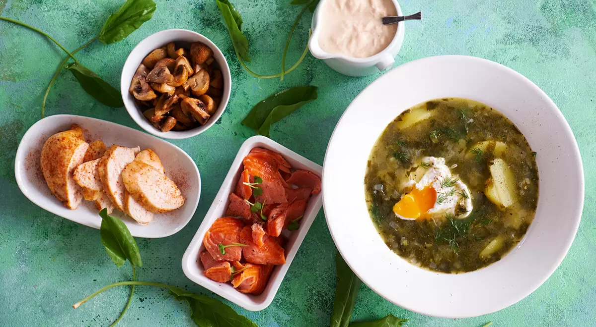 Приготовьте щавелевый суп с необычными добавками, которые удивят всех