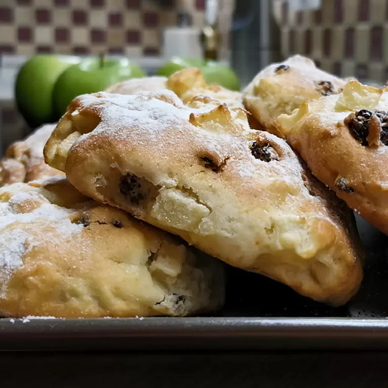 Неповторимые яблочные штучки: быстро и просто готовим вместо Шарлотки