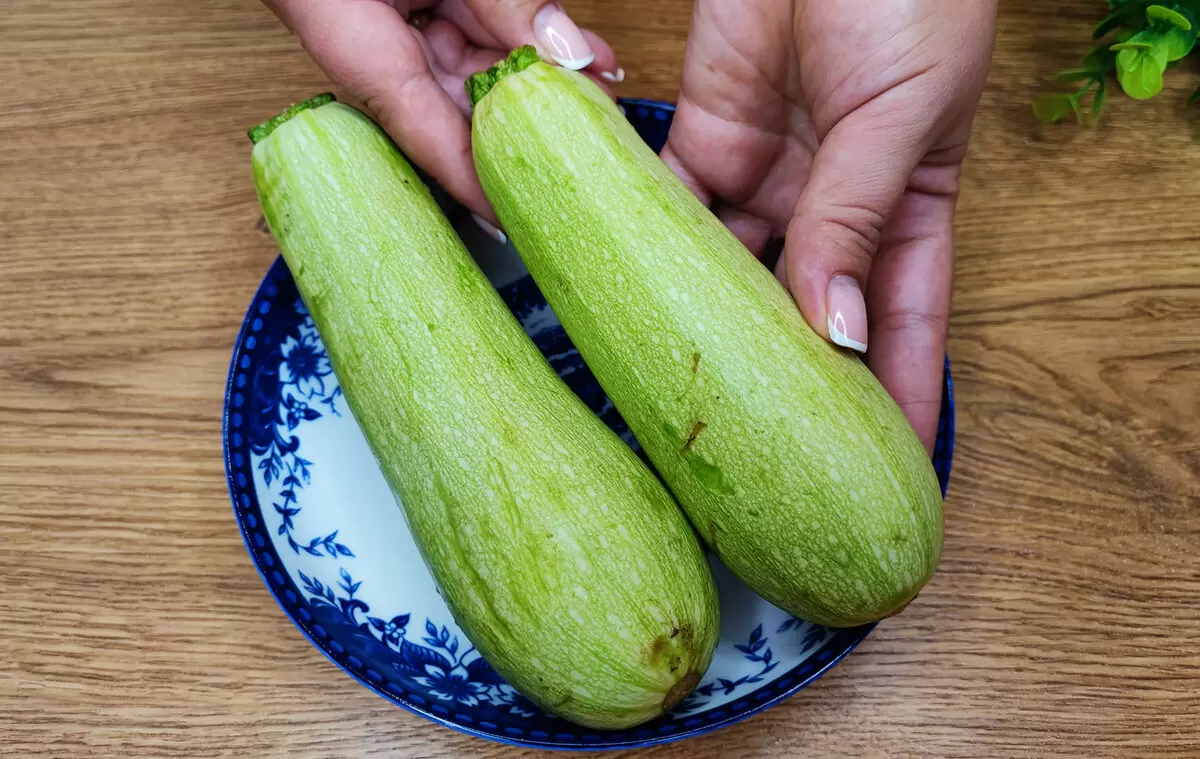 Кабачковые оладьи: идеальный завтрак для всей семьи