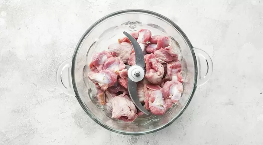 Кулинарное искусство на кухне: как приготовить котлеты из куриных желудков