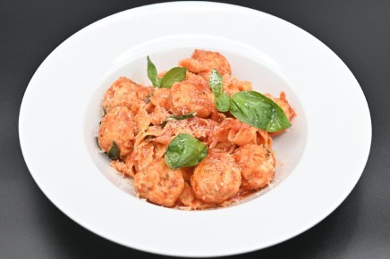 Изысканная паста с куриными фрикадельками: простая роскошь на вашем столе