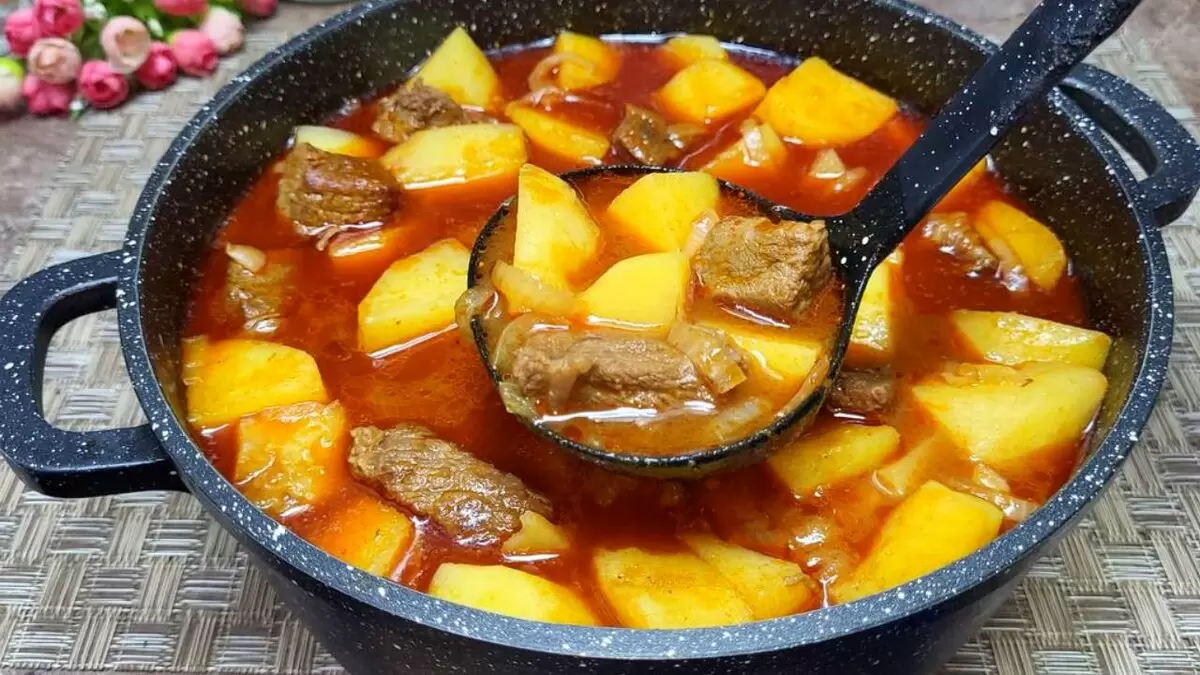 Сытный ужин для всей семьи: жаркое из говядины с картошкой