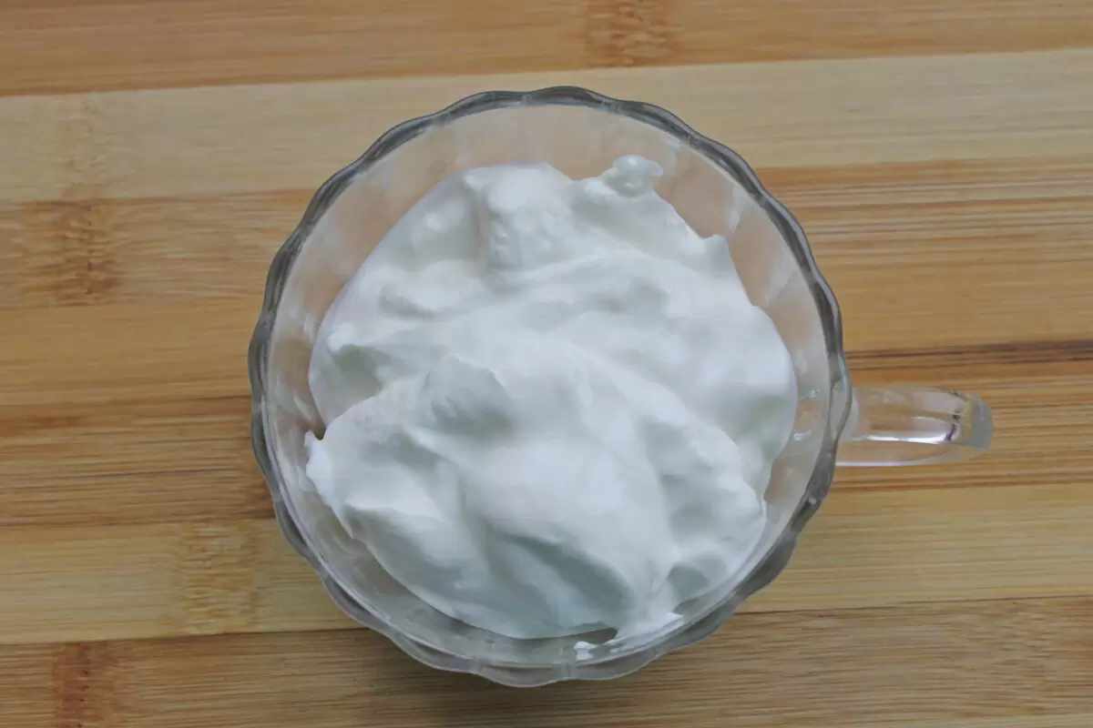 Сметанный соус с чесноком и зеленью: простой рецепт, который удивит