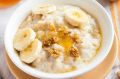Овсяная каша с бананом и орехами: идеальный завтрак для бодрости и здоровья