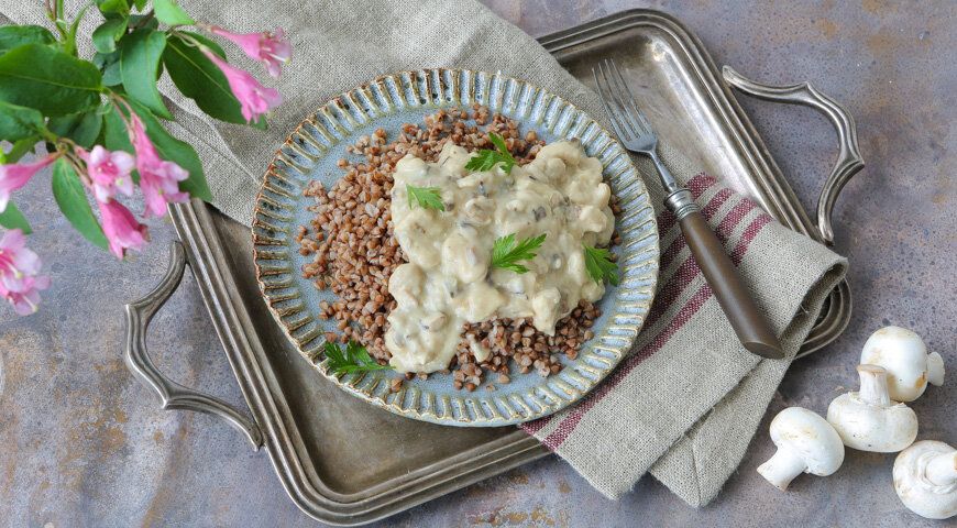 Вкусный ужин: Гречка с курицей и грибами