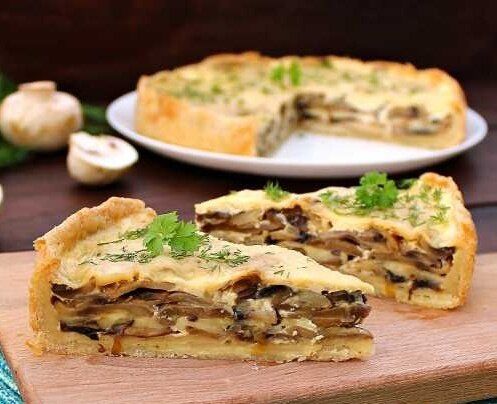 Пирог с грибами: вкусное угощение с сырной начинкой